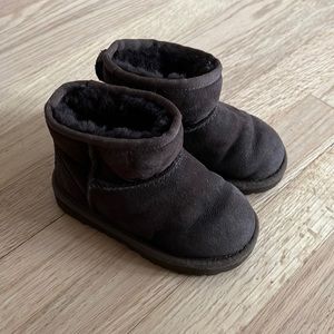 Uggs classic mini toddler size 8